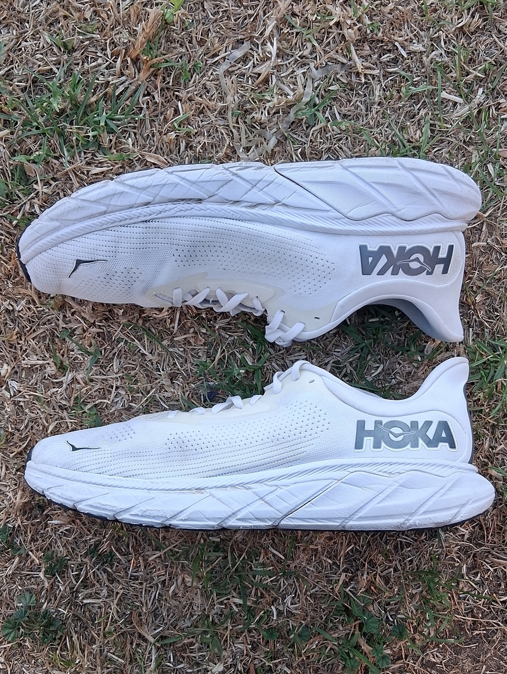 Hoka One One Arahi 7 Men’s White Athletic Running Shoes